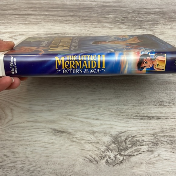 The Little Mermaid II Return to the Sea- VHS Movie - 2000 Animated Disney Movie - Picture 2 of 5